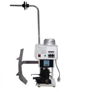  Crimping terminal AC ke kabel untuk membuat steker ekor kabel.