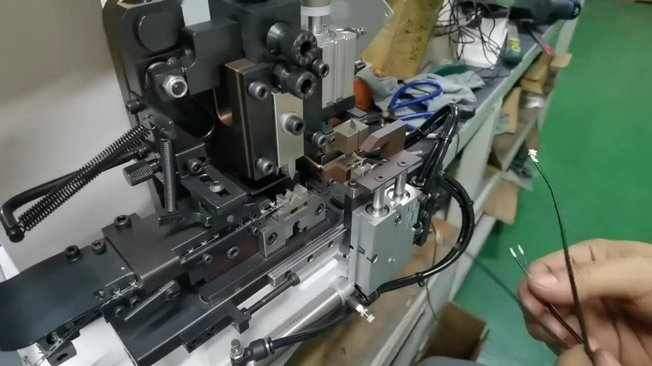 Mesin Pemisah dan Crimping Kawat Paralel – Satu Proses, Hasil Maksimal