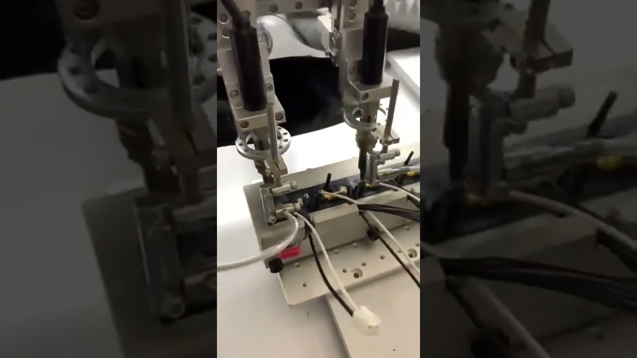 Mesin Solder Otomatis 4 Axis Dual Station dengan Kepala Solder Ganda Pneumatik untuk Kabel Motor