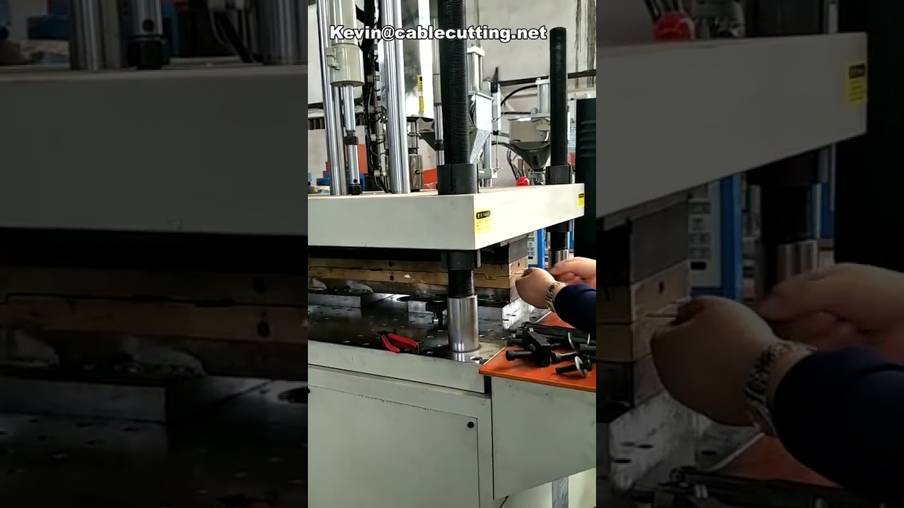 Mesin Injection Molding 160 Ton dengan Meja Putar - Kapasitas Tinggi Otomatis