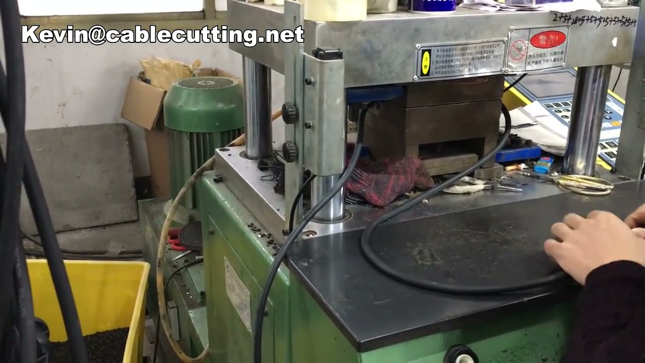 Mesin Injection Molding & Pembuatan Plug Plastik – Mesin Injeksi Plastik Industri
