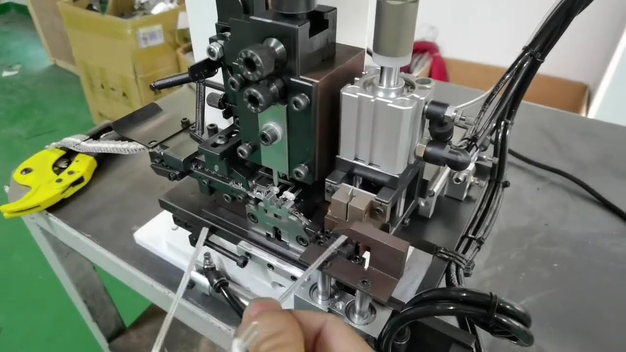 Mesin All-in-One: Pemisahan, Pengupasan, dan Crimping Kabel Paralel