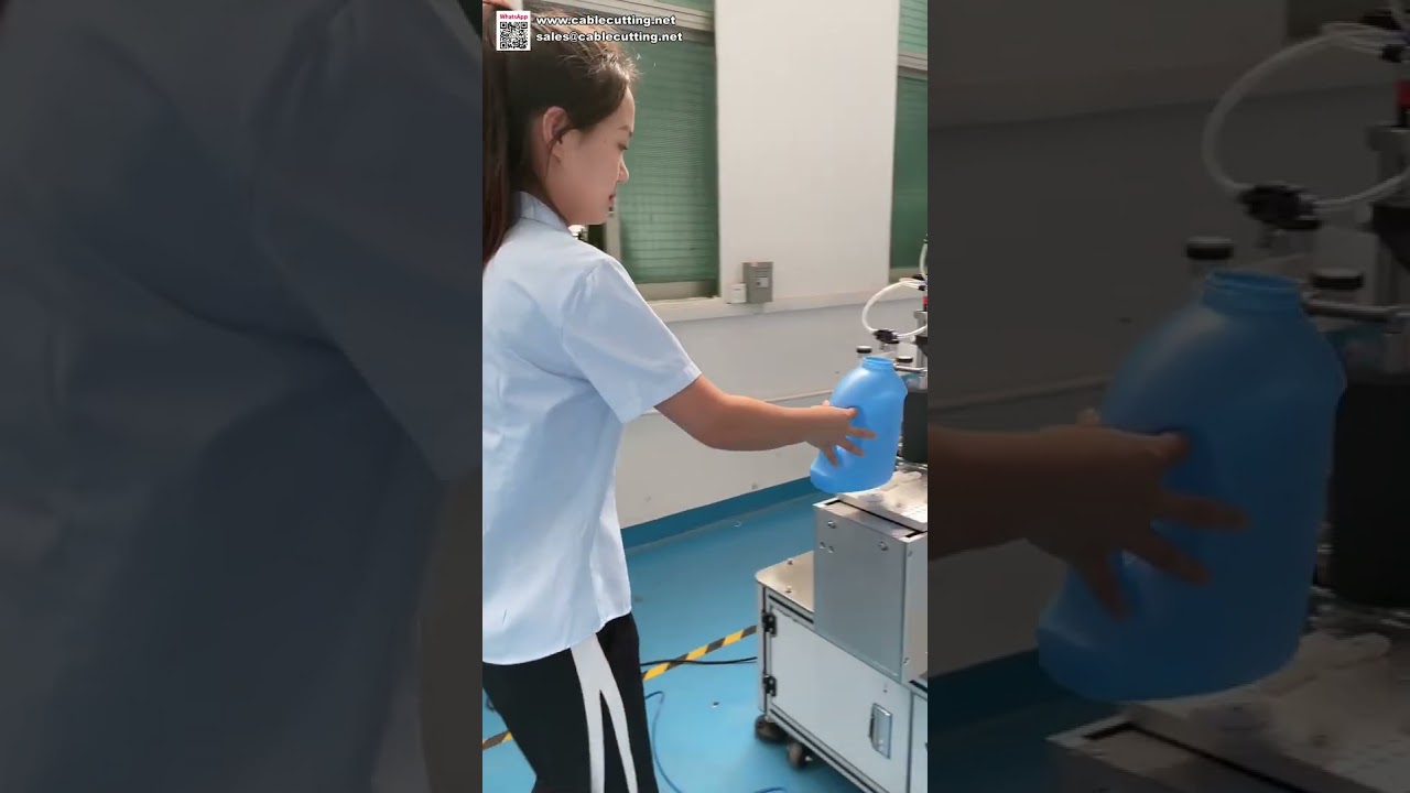 Mesin Labeling Double-Side Otomatis untuk Botol Deterjen – Stiker Depan & Belakang