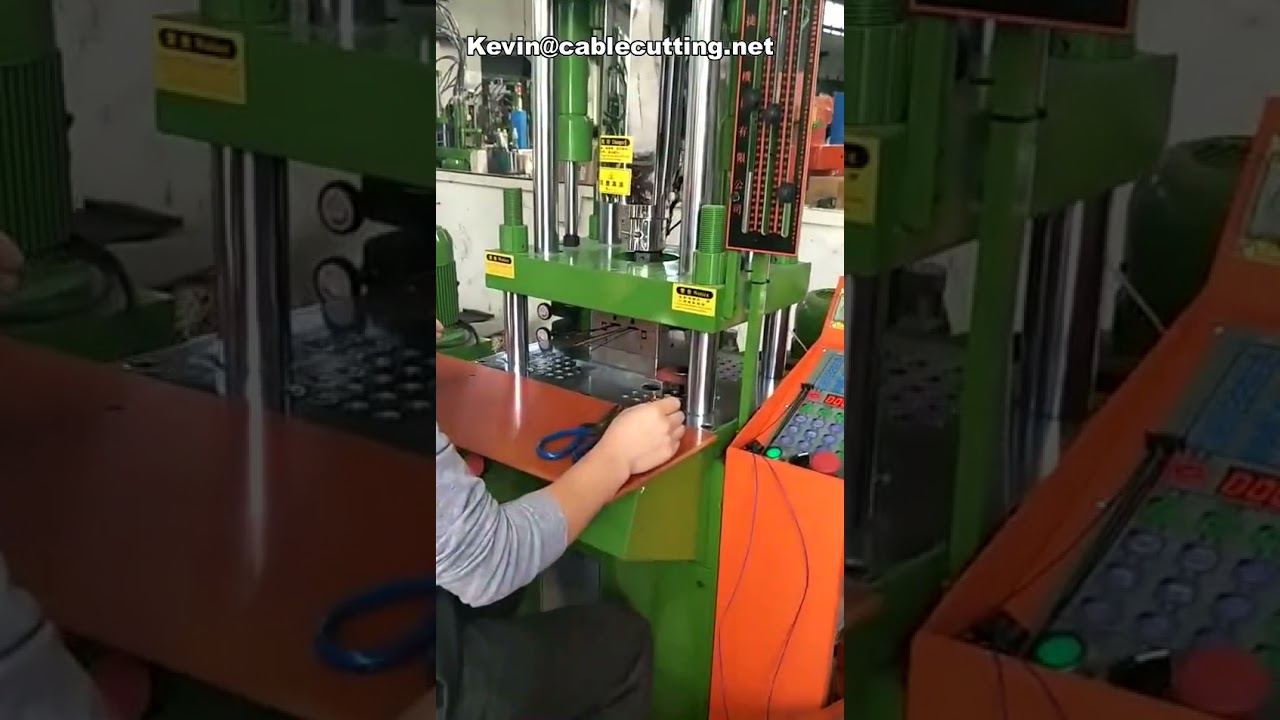 Mesin Injeksi Mini Manual Desktop untuk Steker Tahan Air & Konektor Kabel (PA66) | Demo Industri