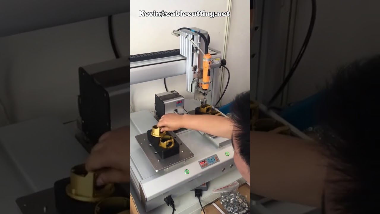 Mesin Sekrup Otomatis Desktop 4 Sumbu dengan Dua Platform – Robot Pengencang Sekrup Presisi