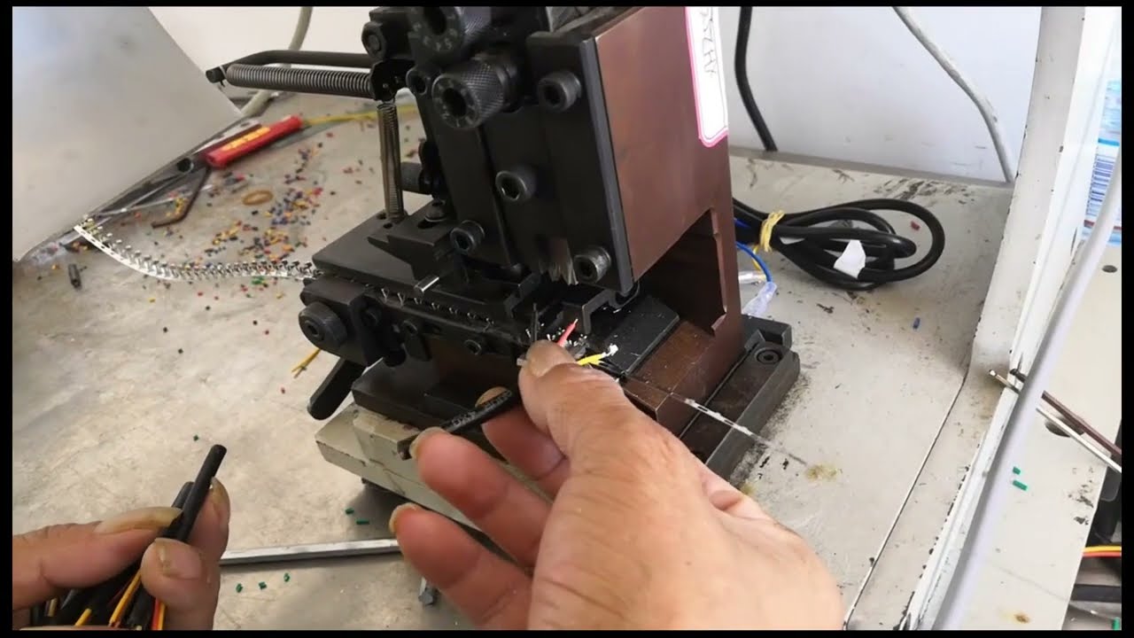 Mesin Crimping Terminal Semi-Otomatis untuk Konektor Kompresi